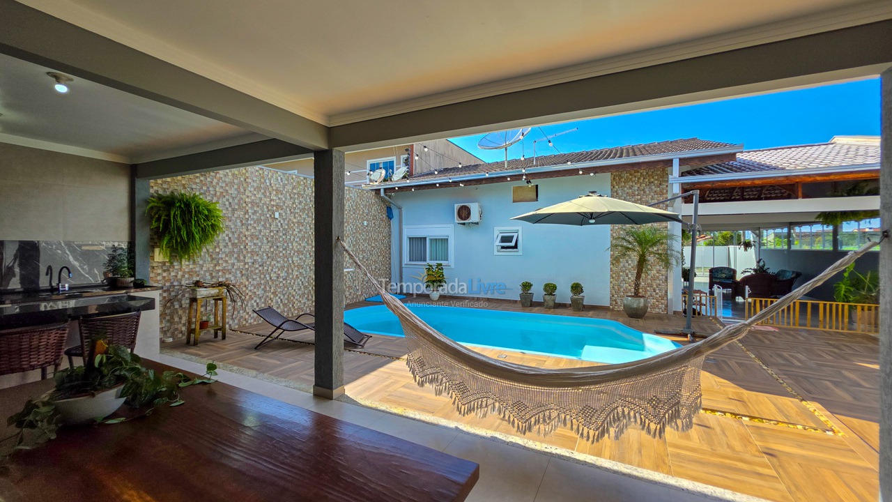 Casa para aluguel de temporada em São Francisco do Sul (Ubatuba)