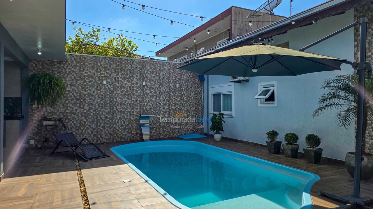 Casa para aluguel de temporada em São Francisco do Sul (Ubatuba)