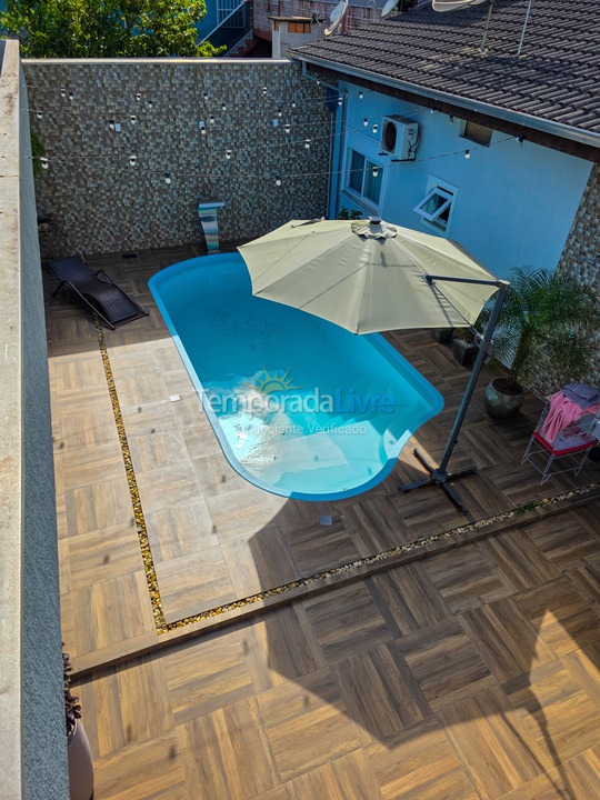 Casa para aluguel de temporada em São Francisco do Sul (Ubatuba)