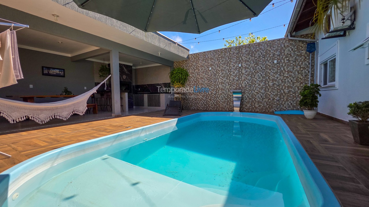 Casa para aluguel de temporada em São Francisco do Sul (Ubatuba)