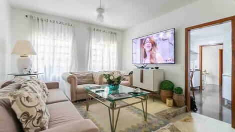 LINDA CASA COM JARDIM PERTO DA PRAIA