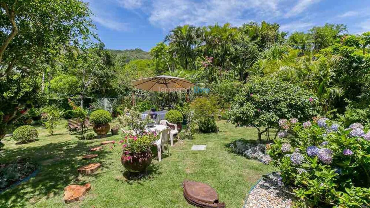 Casa para aluguel de temporada em Florianópolis (Praia Brava)