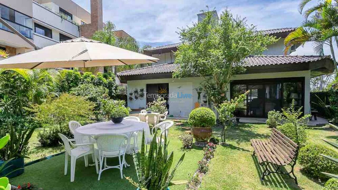 Casa para aluguel de temporada em Florianópolis (Praia Brava)