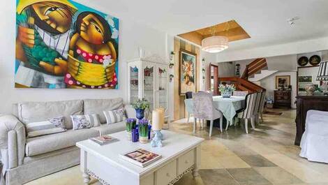 LINDA CASA COM JARDIM PERTO DA PRAIA