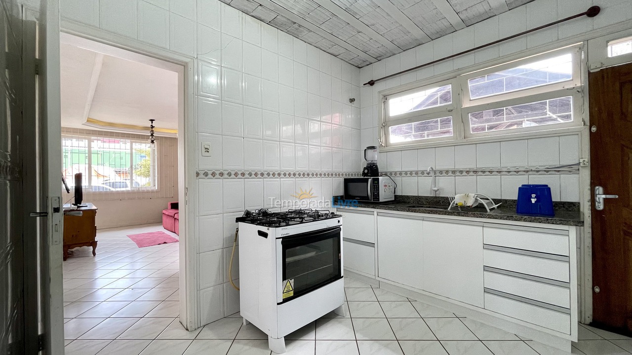 Casa para aluguel de temporada em Florianopolis (Canasvieiras)