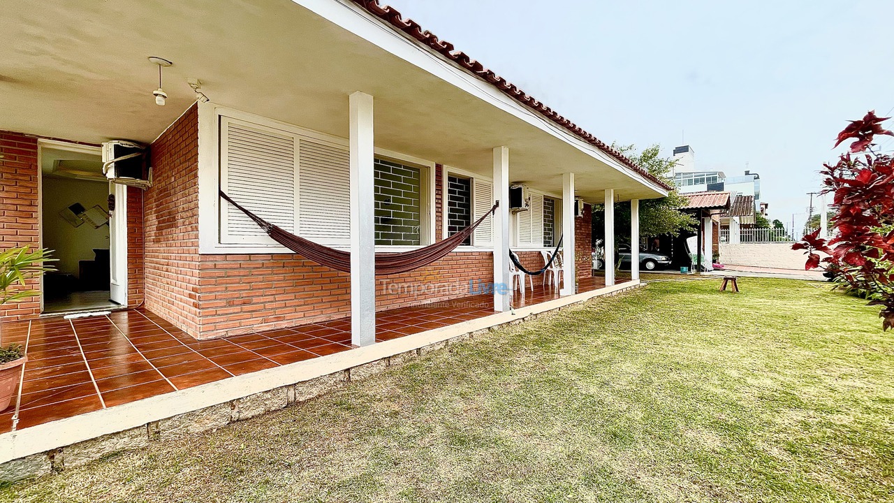 Casa para aluguel de temporada em Florianopolis (Canasvieiras)