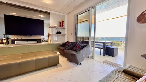 Apartamento de luxo frente ao mar
