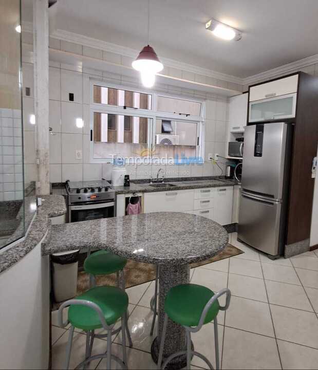 Apartamento para aluguel de temporada em Itapema (Meia Praia)