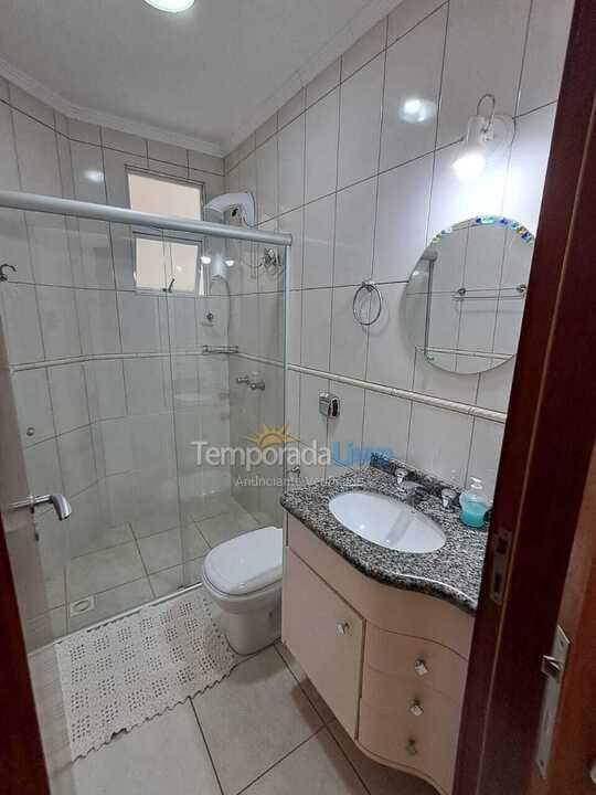 Apartamento para aluguel de temporada em Itapema (Meia Praia)