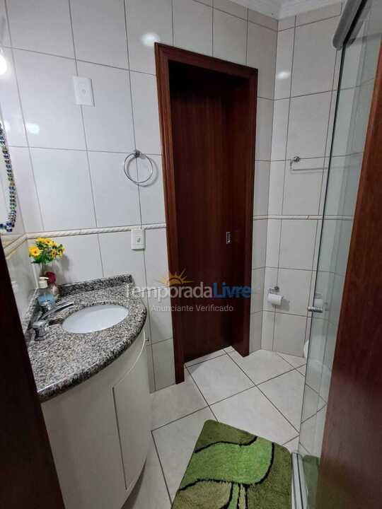Apartamento para aluguel de temporada em Itapema (Meia Praia)