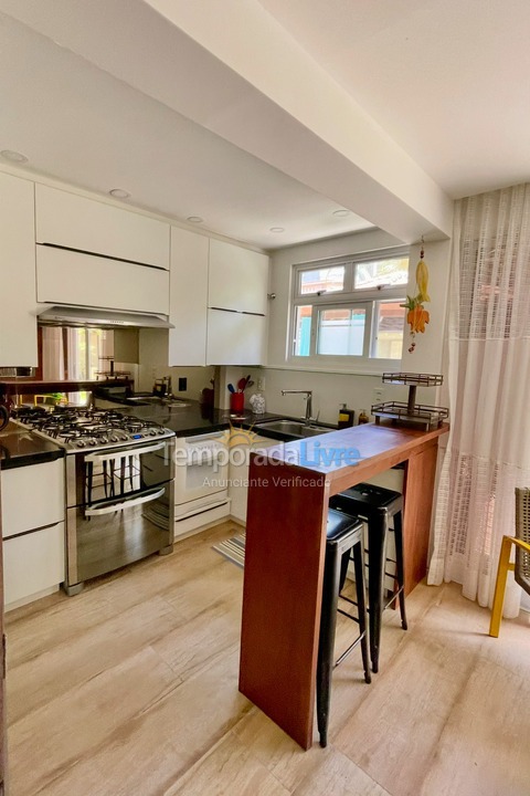 Casa para aluguel de temporada em Florianópolis (Jurere Tradicional)