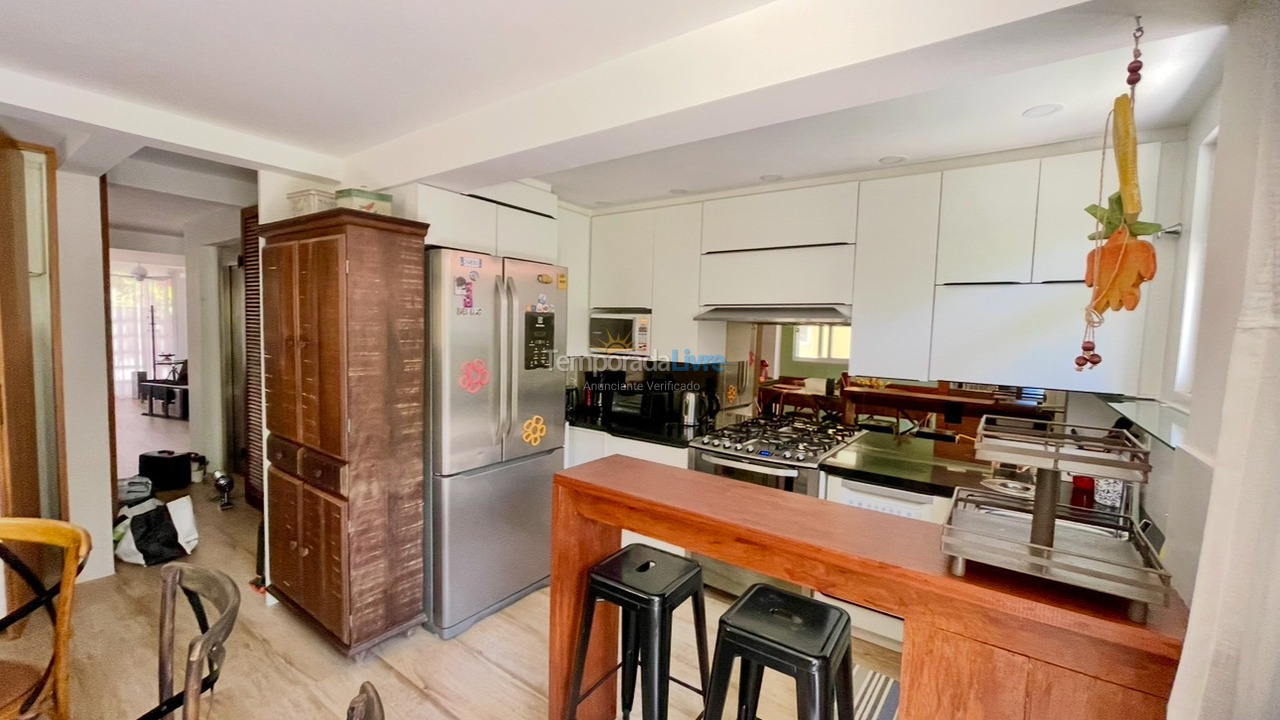 Casa para aluguel de temporada em Florianópolis (Jurere Tradicional)