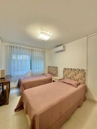 High-end house on the sand in a condominium on Juquehy beach CA0020