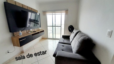 Sala de estar com saída para varanda 