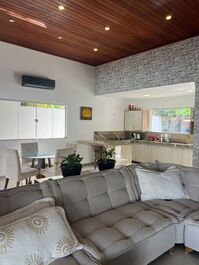 Cod.C010-House with 2 suites, sleeps 4, Taperapuan, swimming pool, barbecue.
