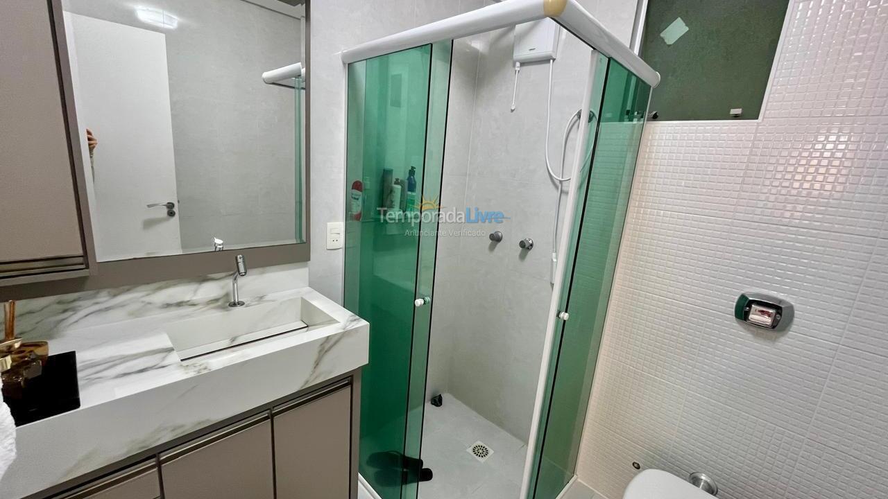 Apartamento para aluguel de temporada em Itapema (Meia Praia)