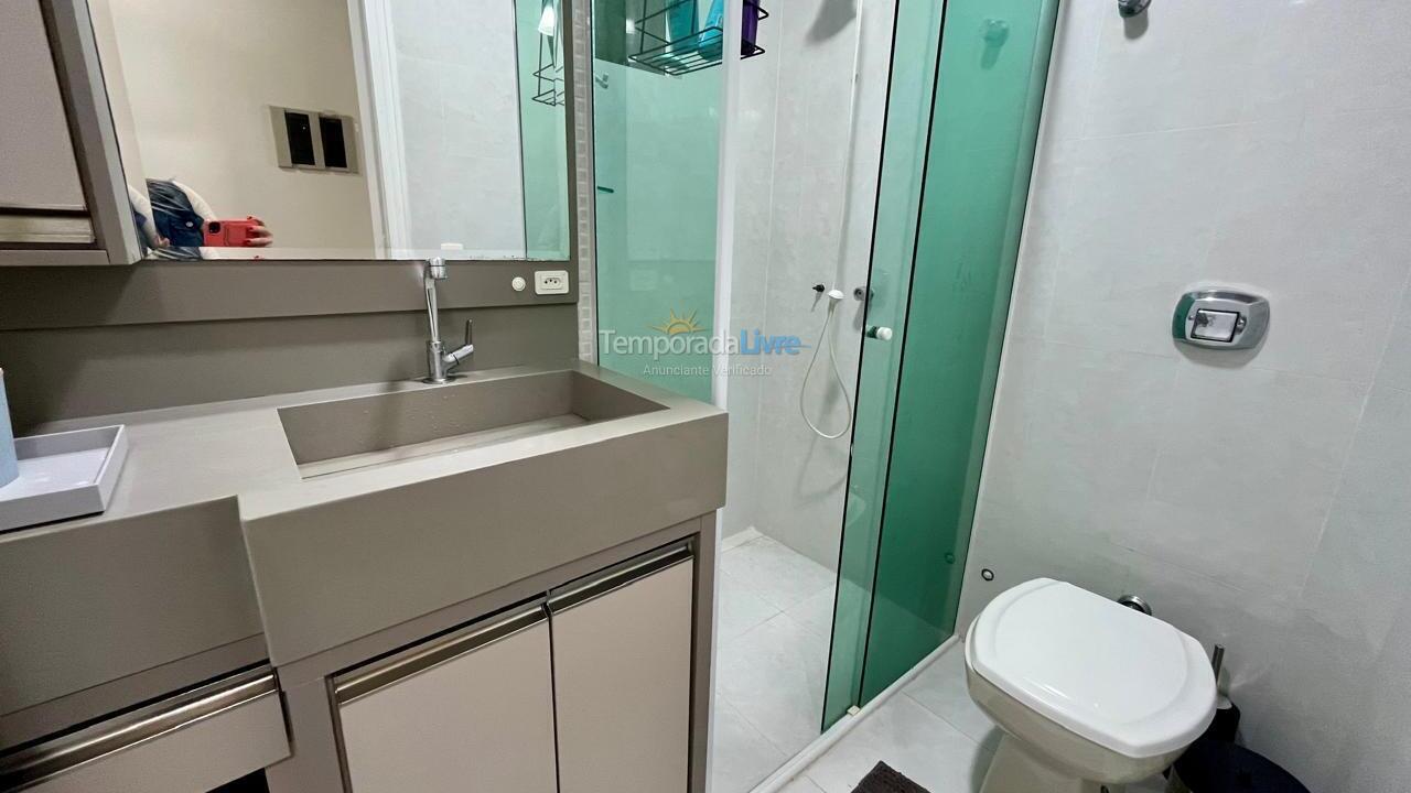 Apartamento para aluguel de temporada em Itapema (Meia Praia)