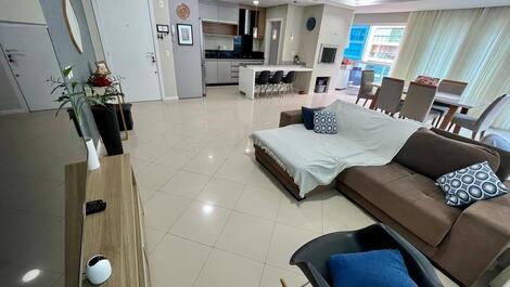 APARTAMENTO EM MEIA PRAIA PROX. RUSSI E RUSSI ATÉ 8 PESSOAS