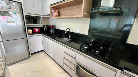 APARTAMENTO EM MEIA PRAIA PROX. RUSSI E RUSSI ATÉ 8 PESSOAS