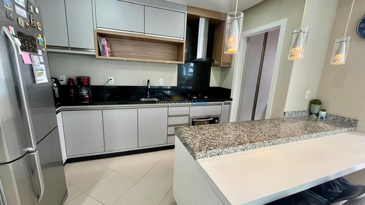 Apartamento para aluguel de temporada em Itapema (Meia Praia)