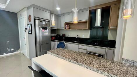 APARTAMENTO EM MEIA PRAIA PROX. RUSSI E RUSSI ATÉ 8 PESSOAS