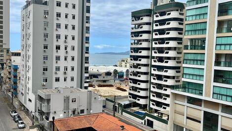 APARTAMENTO EM MEIA PRAIA PROX. RUSSI E RUSSI ATÉ 8 PESSOAS