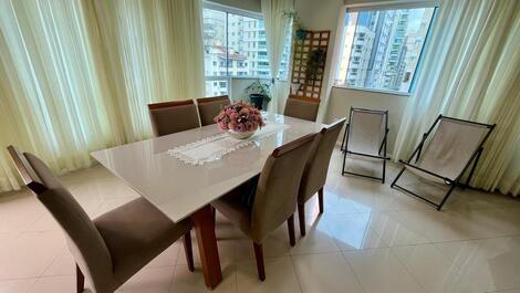 APARTAMENTO EM MEIA PRAIA PROX. RUSSI E RUSSI ATÉ 8 PESSOAS