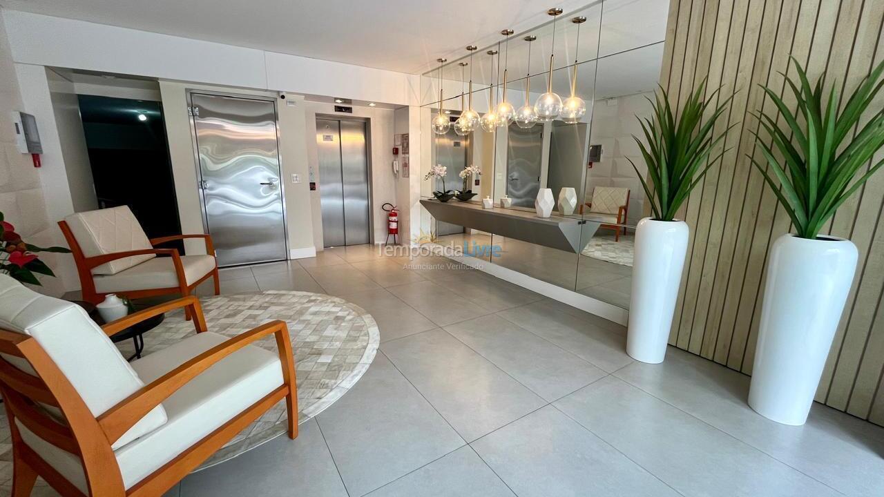 Apartamento para aluguel de temporada em Itapema (Meia Praia)