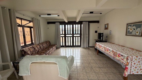 GRAN CASA A 150M DEL MAR, 3 HABITACIONES CON AC, CISTERNA