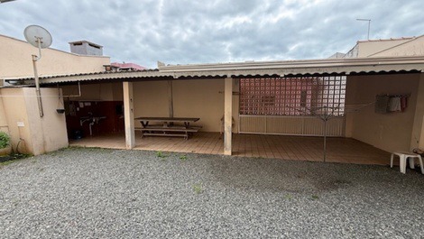 GRAN CASA A 150M DEL MAR, 3 HABITACIONES CON AC, CISTERNA