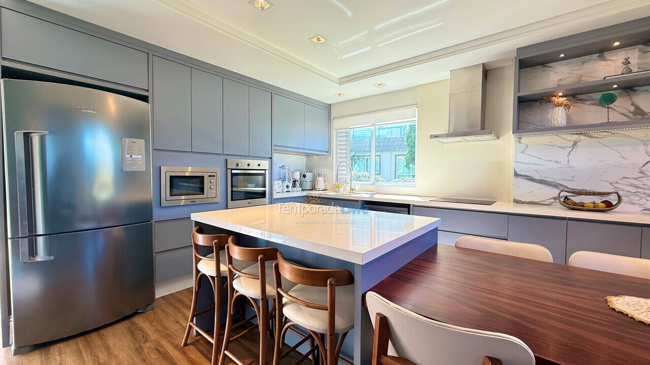 Casa para aluguel de temporada em Bombinhas (Canto Grande)