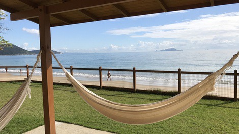 Casa frente para o mar Ingleses, temos opçoes para menos pessoas.