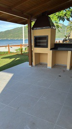 Casa frente para o mar Ingleses, temos opçoes para menos pessoas.