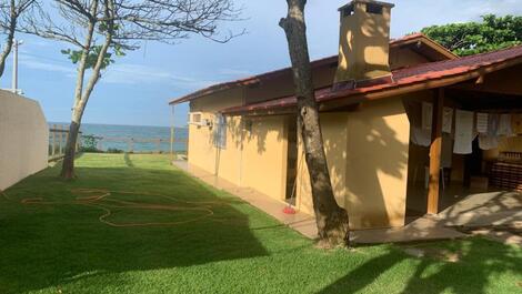 Casa frente para o mar Ingleses, temos opçoes para menos pessoas.