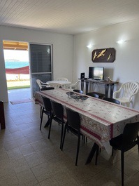 Casa frente para o mar Ingleses, temos opçoes para menos pessoas.