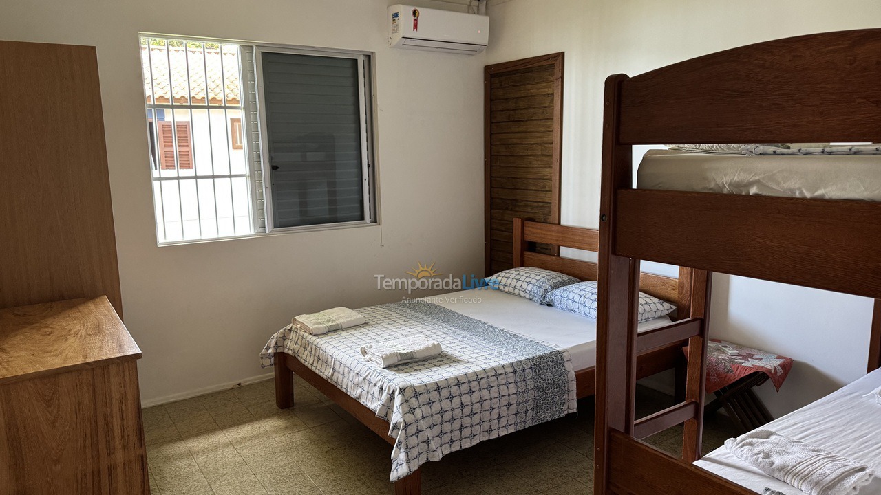 Casa para aluguel de temporada em Florianopolis (Praia dos Ingleses)