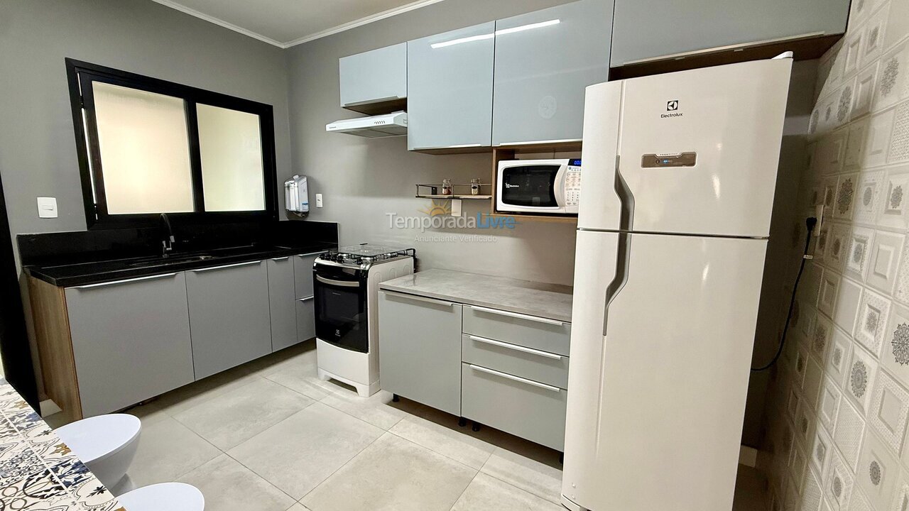 Apartamento para aluguel de temporada em Praia Grande (Canto do Forte)