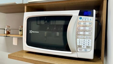 F052 -Apê c/ Varanda e Suíte na Melhor Localização