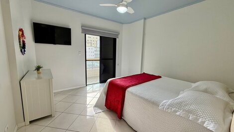 F052 -Apê c/ Varanda e Suíte na Melhor Localização