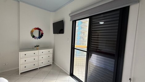 F052 -Apê c/ Varanda e Suíte na Melhor Localização