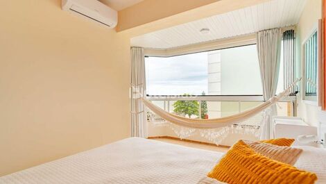 Beautiful apartment overlooking the sea!