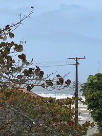 Ótimo Apto. Cobertura 50m do mar - Próximo de tudo - Lazer e Conforto