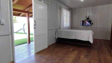 Beautiful beach chalet for 6 people