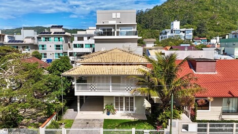 Refuge Just a Few Meters from the Sea! Beach House with 4 Bedrooms