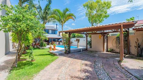 Acogedora casa para 14 personas con piscina climatizada.