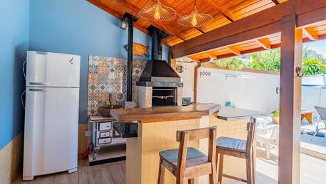 Acogedora casa para 14 personas con piscina climatizada.