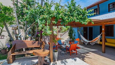 Acogedora casa para 14 personas con piscina climatizada.