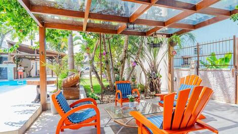 Acogedora casa para 14 personas con piscina climatizada.