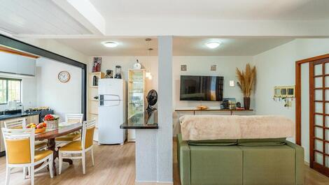 Acogedora casa para 14 personas con piscina climatizada.