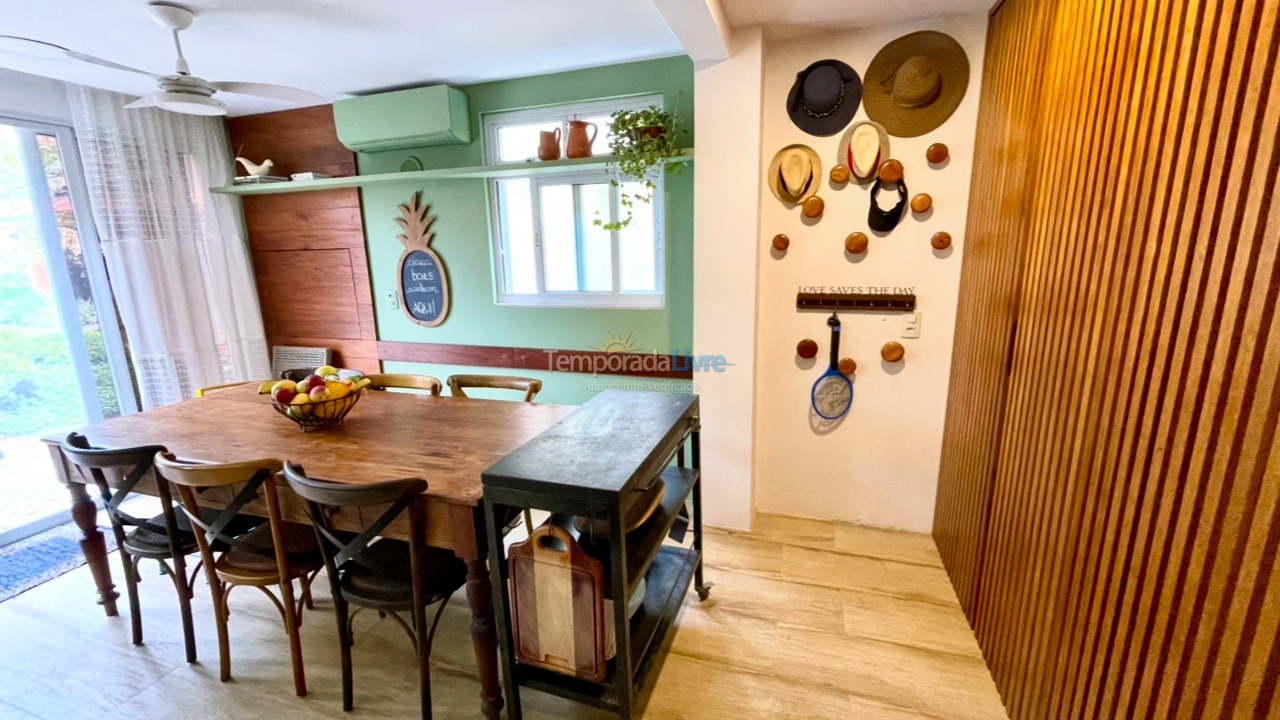 Casa para aluguel de temporada em Florianópolis (Jurere Tradicional)